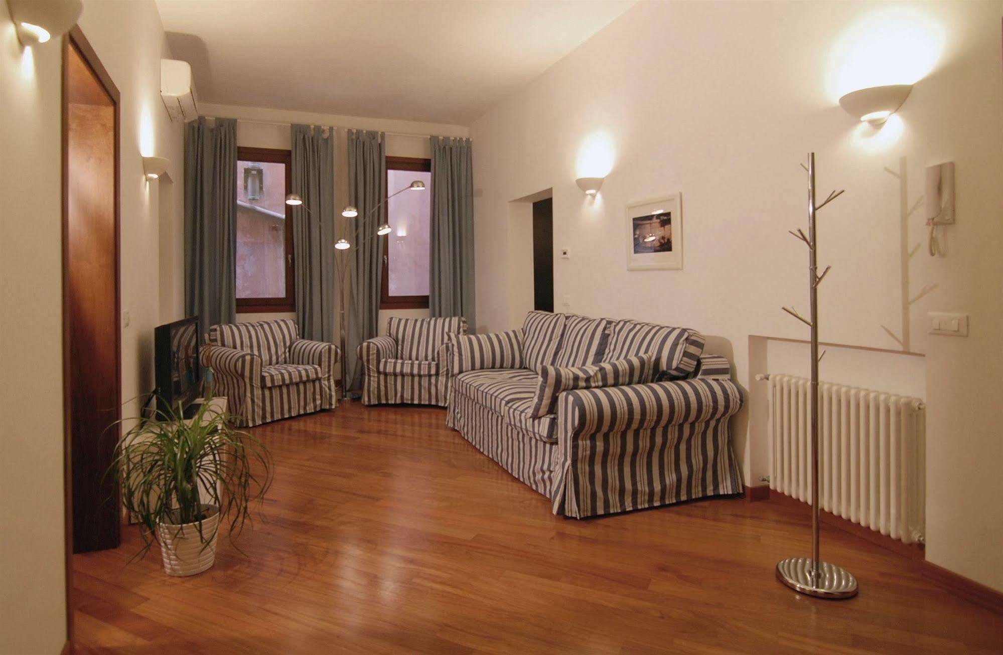 Sarai Apartments Venice Luaran gambar